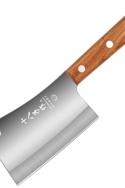 Entrusting one's body amidst [sharp blades]